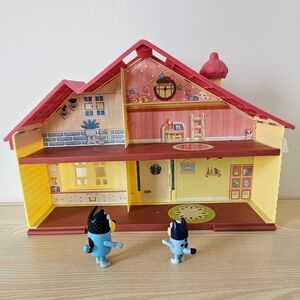 Bluey Wheeler House & 2 Figurines (Bluey & Bandit)